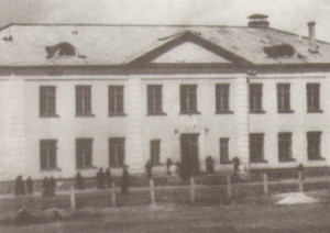 Школа в поселке Малые Учалы. 1958 год.